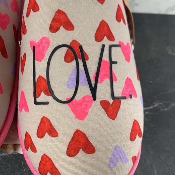 COPY - NWT Rae Dunn LOVE slippers with hearts pattern on it size small 5-6 - Picture 2 of 5